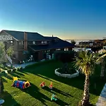 Vila Kingfish Restaurant & Boutique