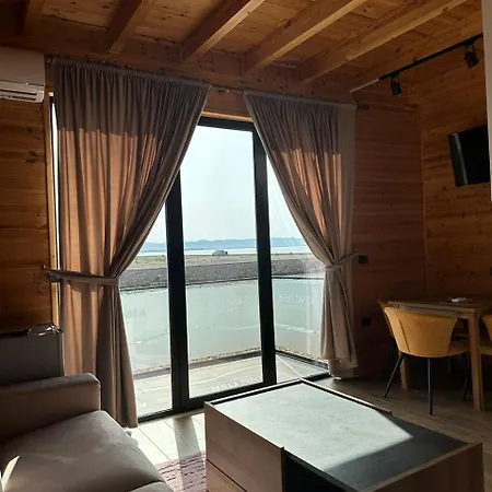 Kingfish Restaurant & Boutique Вилла