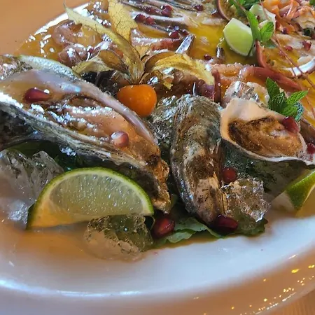 וילה Kingfish Restaurant & Boutique *
