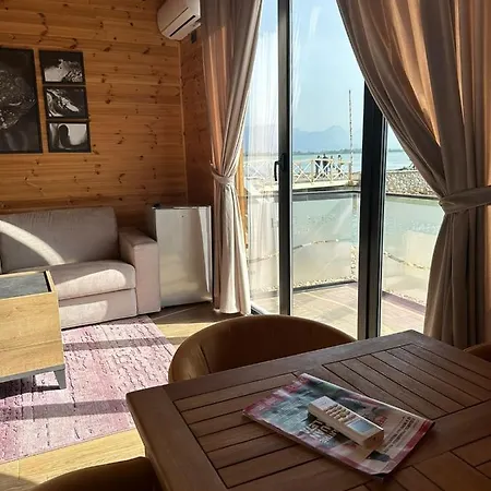 וילה Kingfish Restaurant & Boutique *