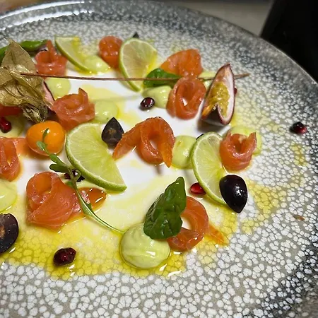 וילה Kingfish Restaurant & Boutique
