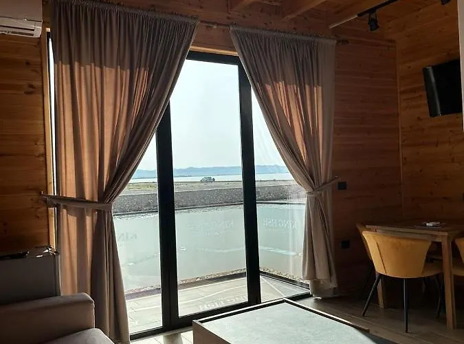 Kingfish Restaurant & Boutique *