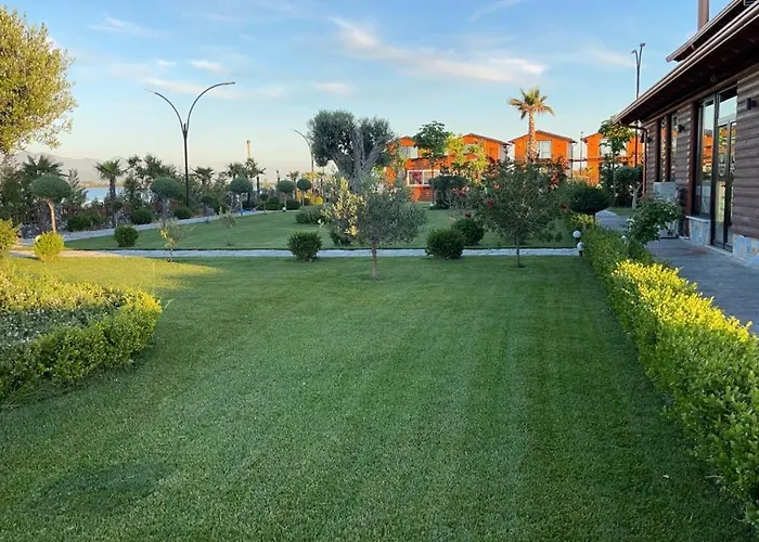 Villa Kingfish Restaurant & Boutique *