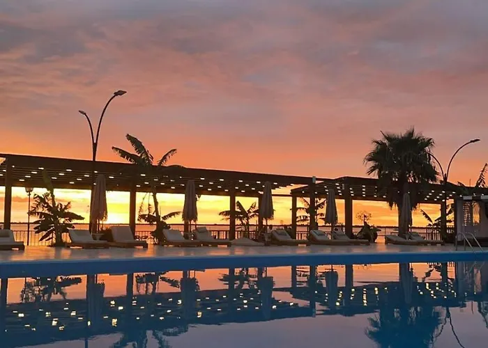 Villa Kingfish Restaurant & Boutique *